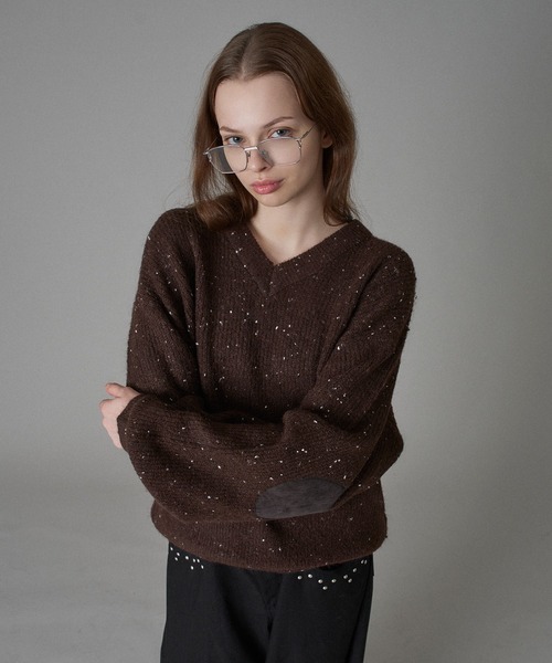 ONCILY(オンシェリー)の「HEART ELBOW NEP V-NECK KNIT / ハートエルボーネップVネックニット(ニット/セーター・メンズ・ブラウン/レッド・SMALL/MEDIUM/LARGE)」の8枚目の写真