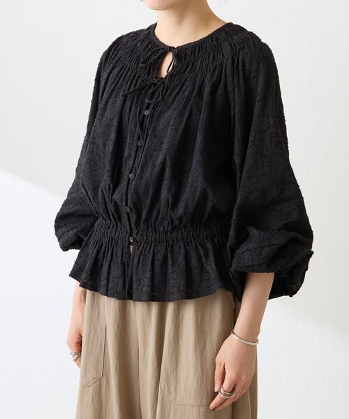 BEARDSLEY（ビアズリー）の「ボタニカルジャガードブラウス（シャツ/ブラウス・レディース・ブラック・FREE）」の3枚目の写真