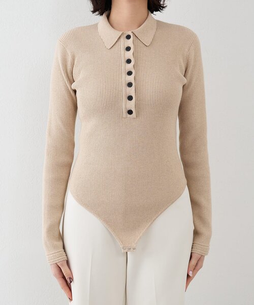 Whim Gazette（ウィムガゼット）の「ニットポロボディスーツ（ニット/セーター・レディース・ベージュ/レッド・FREE）」の4枚目の写真