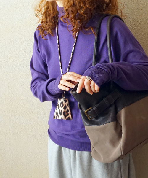 JOURNAL STANDARD LUXE(ジャーナルスタンダード ラックス)の「HGコットン タートルネックプルオーバー(ニット/セーター・レディース・ブラック/グレー/ホワイト/パープル・FREE)」の4枚目の写真