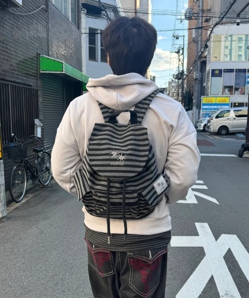 COIRIS_（コイリス）の「◇COIRIS◇ブランド直輸入正規品/バニアストライプバックパック BANIA STRIPE BACK PACK（バックパック/リュック・レディース・チャコール・FREE）」の5枚目の写真