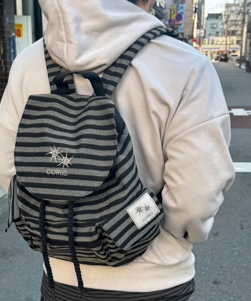 COIRIS_（コイリス）の「◇COIRIS◇ブランド直輸入正規品/バニアストライプバックパック BANIA STRIPE BACK PACK（バックパック/リュック・レディース・チャコール・FREE）」の4枚目の写真