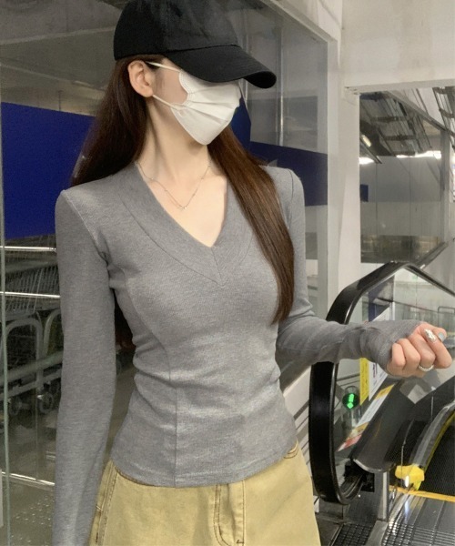 Miniministore(ミニミニストア)の「Vネック 長袖Tシャツ 韓国風カットソー(Tシャツ/カットソー・レディース・グレー/ブラック/アイボリー・L/M)」の13枚目の写真