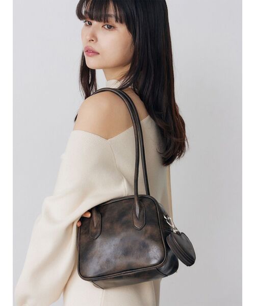 MURUA（ムルーア）の「ロングショルダースクエアボストンバッグ（ショルダーバッグ・レディース・ブラック/ブラウン・FREE）」の2枚目の写真