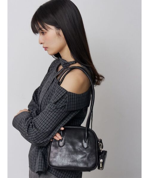MURUA（ムルーア）の「ロングショルダースクエアボストンバッグ（ショルダーバッグ・レディース・ブラック/ブラウン・FREE）」の8枚目の写真