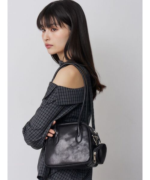 MURUA（ムルーア）の「ロングショルダースクエアボストンバッグ（ショルダーバッグ・レディース・ブラック/ブラウン・FREE）」の9枚目の写真