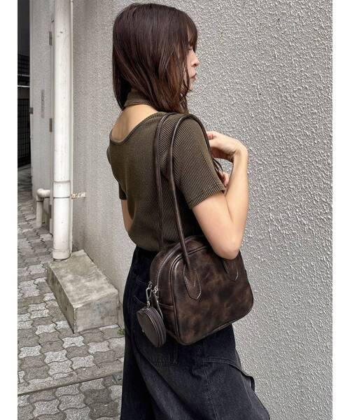 MURUA（ムルーア）の「ロングショルダースクエアボストンバッグ（ショルダーバッグ・レディース・ブラック/ブラウン・FREE）」の13枚目の写真