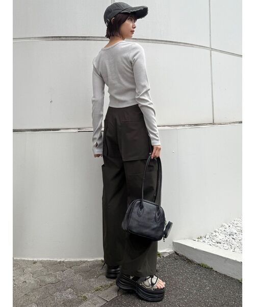 MURUA（ムルーア）の「ロングショルダースクエアボストンバッグ（ショルダーバッグ・レディース・ブラック/ブラウン・FREE）」の19枚目の写真