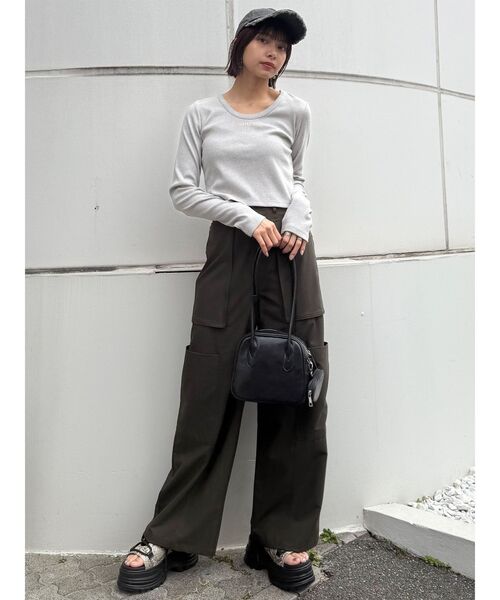 MURUA（ムルーア）の「ロングショルダースクエアボストンバッグ（ショルダーバッグ・レディース・ブラック/ブラウン・FREE）」の20枚目の写真