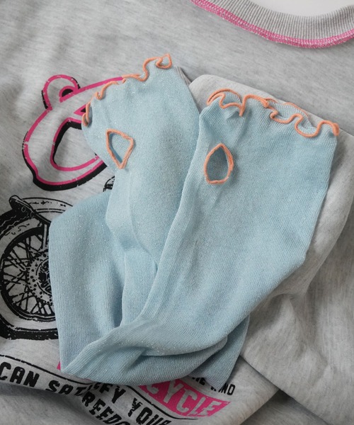 Port（ポート）の「【 Port / ポート 】 指穴付き ラメ シアー アームカバー ( 約60㎝ )（アームカバー・レディース・オレンジ/ライトパープル/ライトイエロー/ライトブルー/ブラック・FREE）」の6枚目の写真