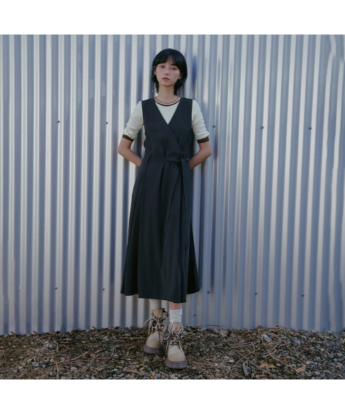 LAP（ラップ）の「Vネックベルトロングワンピース AS1WO261（ワンピース・レディース・チャコール・FREE）」の4枚目の写真