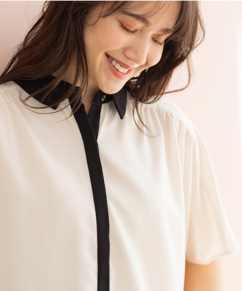 SHOO・LA・RUE(シューラルー)の「バイカラードルマンブラウス(シャツ/ブラウス・レディース・アイボリー系4/サックスブルー系4/チャコール/レンガ・03/02)」の6枚目の写真