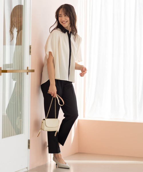 SHOO・LA・RUE(シューラルー)の「バイカラードルマンブラウス(シャツ/ブラウス・レディース・アイボリー系4/サックスブルー系4/チャコール/レンガ・03/02)」の9枚目の写真