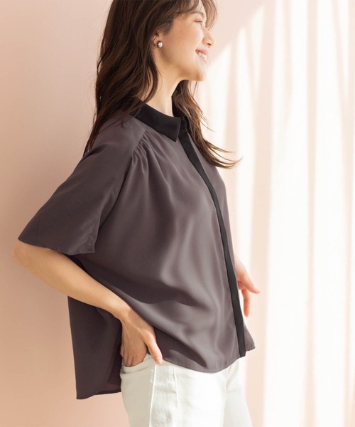 SHOO・LA・RUE(シューラルー)の「バイカラードルマンブラウス(シャツ/ブラウス・レディース・アイボリー系4/サックスブルー系4/チャコール/レンガ・03/02)」の18枚目の写真