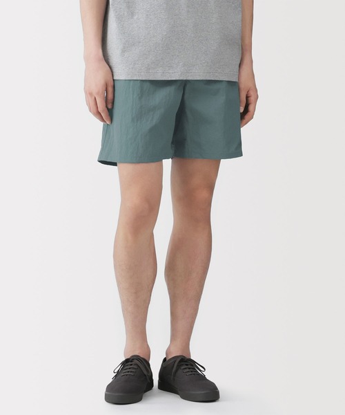 無印良品(ムジルシリョウヒン)の「紳士 撥水ナイロンポケッタブルショートパンツ(その他パンツ・メンズ・ライトグレー/グレー系/ブルー系/スモーキーグリーン系/ブラック/ベージュ・S/M/L/XL)」の5枚目の写真