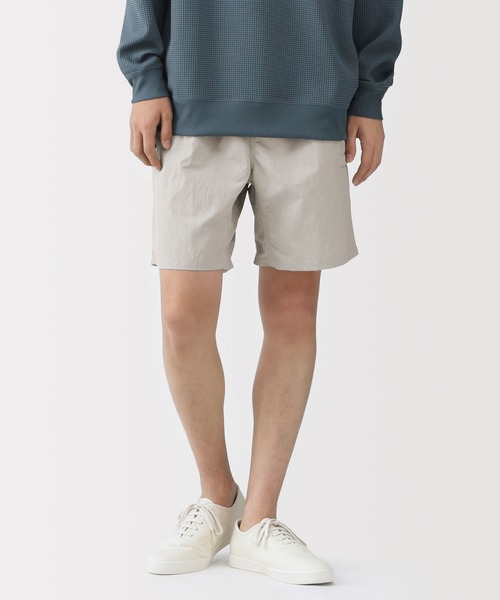 無印良品(ムジルシリョウヒン)の「紳士 撥水ナイロンポケッタブルショートパンツ(その他パンツ・メンズ・ライトグレー/グレー系/ブルー系/スモーキーグリーン系/ブラック/ベージュ・S/M/L/XL)」の2枚目の写真