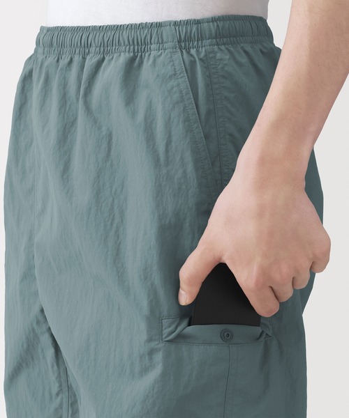 無印良品(ムジルシリョウヒン)の「紳士 撥水ナイロンポケッタブルショートパンツ(その他パンツ・メンズ・ライトグレー/グレー系/ブルー系/スモーキーグリーン系/ブラック/ベージュ・S/M/L/XL)」の7枚目の写真