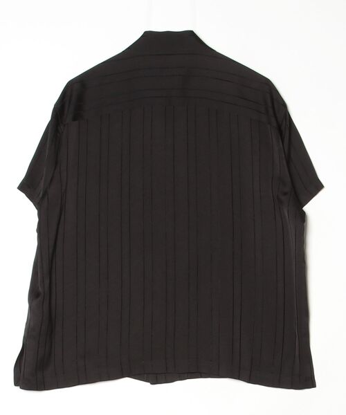 ROBES&CONFECTIONS（ローブスコンフェクションズ）の「Robes & Confections/ローブス&コンフェクションズ/カラミストライプサテンＳＳシャツＷ（シャツ/ブラウス・レディース・ベージュ/ブラック/アイボリー・1）」の4枚目の写真