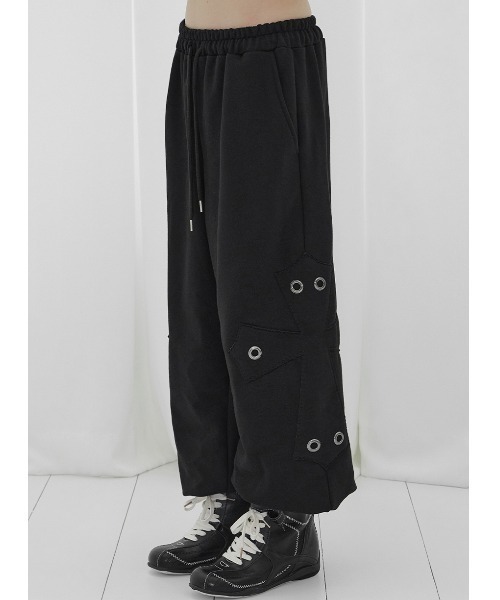 FANCY CLUB(ファンシークラブ)の「A'GEM/9 × .kom『FANCY CLUB/ファンシークラブ』BIG CROSS EYELET SWEATPANTS/ビッグクロス アイレットスウェットパンツ(スウェットパンツ・レディース・ホワイト/ブラック・FREE)」の2枚目の写真