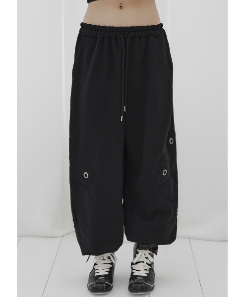 FANCY CLUB(ファンシークラブ)の「A'GEM/9 × .kom『FANCY CLUB/ファンシークラブ』BIG CROSS EYELET SWEATPANTS/ビッグクロス アイレットスウェットパンツ(スウェットパンツ・レディース・ホワイト/ブラック・FREE)」の3枚目の写真
