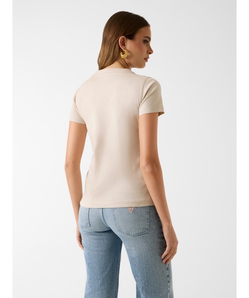 Guess(ゲス)の「Short Sleeves Crew Neck 3D GUESS Script Tee 半袖Tシャツ(Tシャツ/カットソー・レディース・ベージュ/ライトベージュ/ブラック・X-SMALL/SMALL/MEDIUM/LARGE)」の4枚目の写真