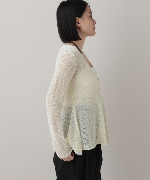 A part by（アパートバイ）の「ペプラムニットカーディガン（カーディガン/ボレロ・レディース・グレー系その他4/オフホワイト/ブラック・FREE）」の10枚目の写真