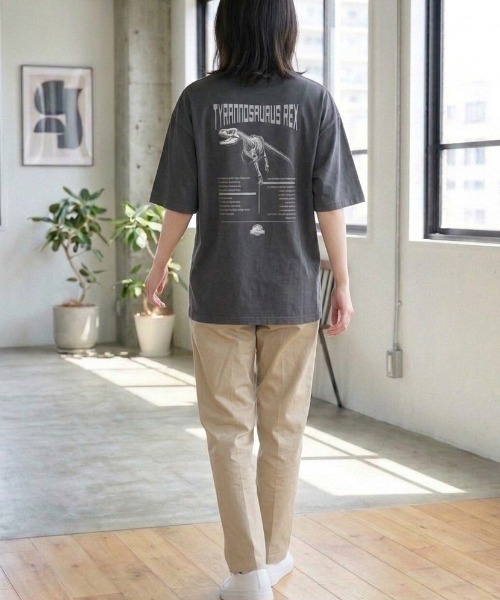 ALWAYS GOOD TIME（オルウェイズグッドタイム）の「【JURASSKPARK/ジュラシックパーク】ＵＳＤ加工プリント半袖Ｔシャツ/Movie Tee/ユニセックス（Tシャツ/カットソー・メンズ・ブラック系その他/アイボリー/ホワイト系その他/スミクロ・L/M/LL）」の7枚目の写真