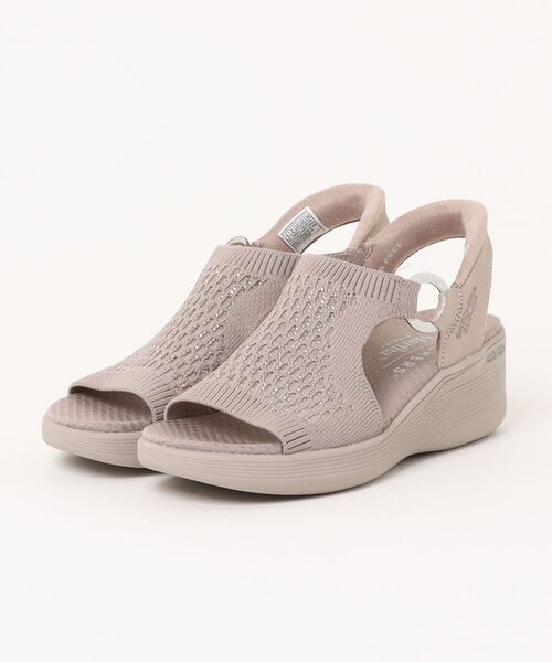 SKECHERS(スケッチャーズ)の「【SKECHERS】スケッチャーズ Slip-ins Martha Stewart:Pier Lite - Park Path(スリップインズ マーサ・スチュワート:ピアライト - パークパス) 188001(サンダル・レディース・ブラック×ブラック/ベージュ・22.0cm/23.0cm/24.0cm/25.0cm)」の2枚目の写真
