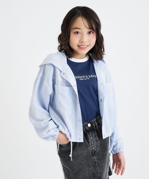 PINK-latte（ピンクラテ）の「【UV・接触冷感】ショート丈ブルゾン（ブルゾン・キッズ・オフホワイト/サックスブルー/ブラック/ライトピンク・140cm/120cm/160cm/150cm/130cm）」の3枚目の写真