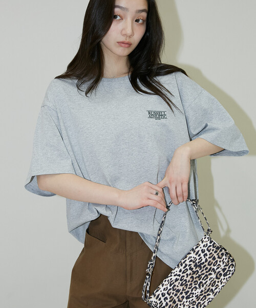Russell Athletic(ラッセルアスレティック)の「RUSSELL ATHLETIC × PUBLUX/ラッセルアスレチック 別注 ワンポイント 刺繍 Tシャツ 限定展開(Tシャツ/カットソー・メンズ・ブラック/グレー/チャコールグレー/ホワイト/ピンク/ブラウン・LARGE/MEDIUM/フリ-)」の17枚目の写真