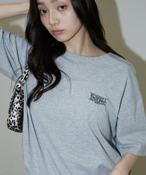 Russell Athletic(ラッセルアスレティック)の「RUSSELL ATHLETIC × PUBLUX/ラッセルアスレチック 別注 ワンポイント 刺繍 Tシャツ 限定展開(Tシャツ/カットソー・メンズ・ブラック/グレー/チャコールグレー/ホワイト/ピンク/ブラウン・LARGE/MEDIUM/フリ-)」の21枚目の写真