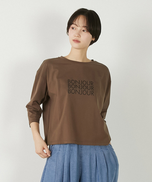 MELROSE claire(メルローズ クレール)の「【コットン天竺BONJOURロゴプリントTシャツ】(Tシャツ/カットソー・レディース・ブラウン/ダークネイビー/オフホワイト/イエロー・FREE)」の3枚目の写真