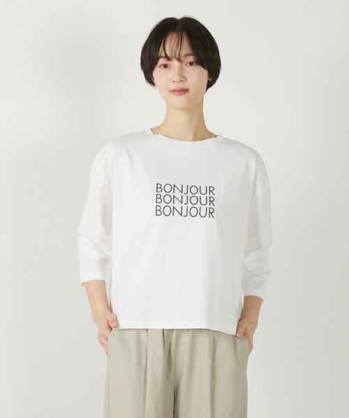 MELROSE claire(メルローズ クレール)の「【コットン天竺BONJOURロゴプリントTシャツ】(Tシャツ/カットソー・レディース・ブラウン/ダークネイビー/オフホワイト/イエロー・FREE)」の2枚目の写真