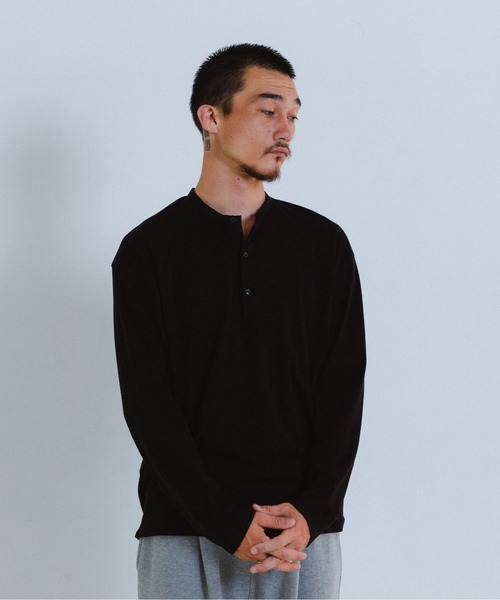 THE BOLDMAN（ザ ボールドマン）の「Henleyneck L/S Tee / ヘンリーネックロンT（Tシャツ/カットソー・メンズ・ブラック×グレー/ホワイト/ブラック・LARGE/MEDIUM）」の2枚目の写真