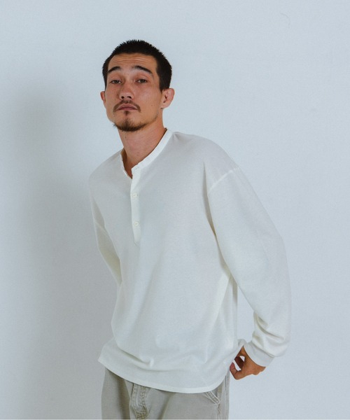 THE BOLDMAN（ザ ボールドマン）の「Henleyneck L/S Tee / ヘンリーネックロンT（Tシャツ/カットソー・メンズ・ブラック×グレー/ホワイト/ブラック・LARGE/MEDIUM）」の4枚目の写真