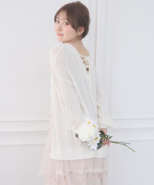 MAJESTIC LEGON(マジェスティックレゴン)の「レースアップスカシ柄ミディカーデ(カーディガン/ボレロ・レディース・ピンク/ライトグリーン/オフホワイト/ブルー・MEDIUM)」の8枚目の写真