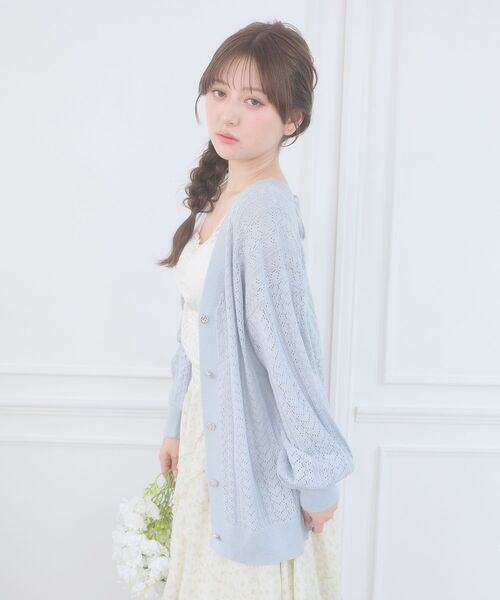 MAJESTIC LEGON（マジェスティックレゴン）の「レースアップスカシ柄ミディカーデ（カーディガン/ボレロ・レディース・ピンク/ライトグリーン/オフホワイト/ブルー・MEDIUM）」の17枚目の写真