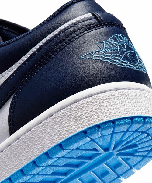 JORDAN BRAND(ジョーダンブランド)の「エア ジョーダン 1 LOW メンズシューズ / Air Jordan 1 Low Men's Shoes 553558-404 Midnight Navy(スニーカー・メンズ・ネイビー・25.5/26.5/27/27.5/28/28.5/29/25/26/29.5/30)」の4枚目の写真