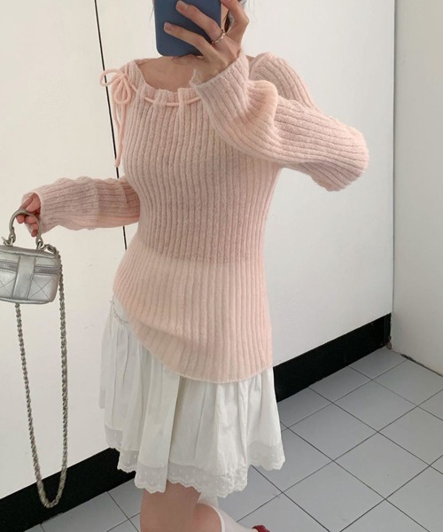 leune（ルネ）の「ショルダーリボンオフショルパステルリブニット（ニット/セーター・レディース・オフホワイト/ピンク・FREE）」の3枚目の写真