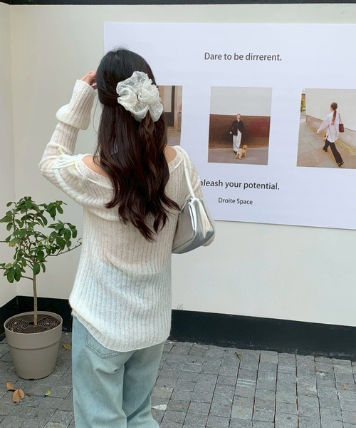 leune（ルネ）の「ショルダーリボンオフショルパステルリブニット（ニット/セーター・レディース・オフホワイト/ピンク・FREE）」の7枚目の写真