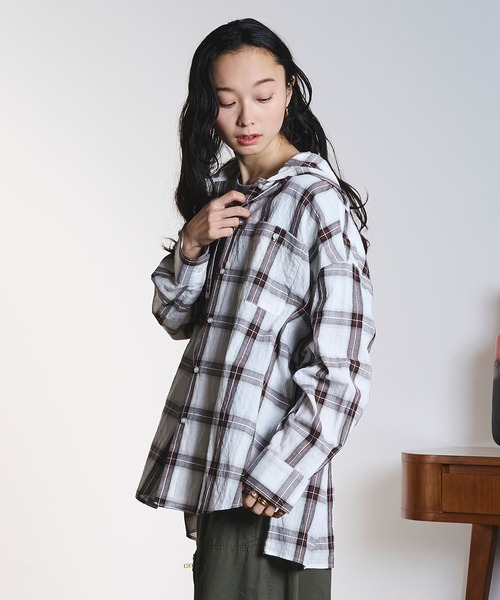 ROSE BUD(ローズバッド)の「HOODED CHECK SHIRT(シャツ/ブラウス・レディース・ホワイト/ネイビー・ONE SIZE)」の19枚目の写真