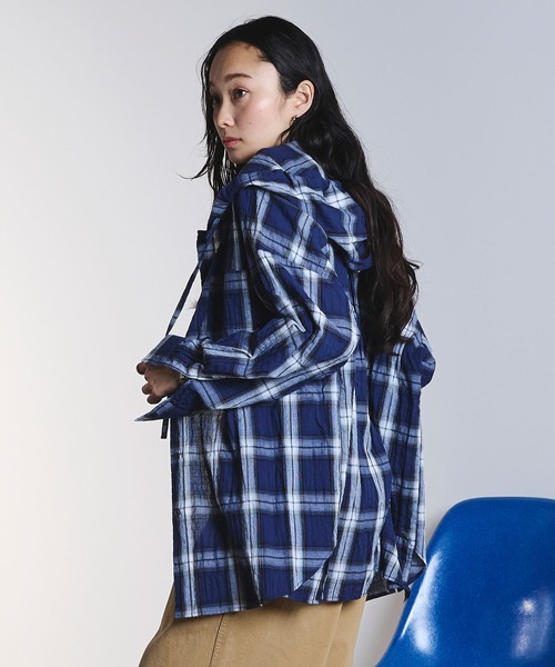ROSE BUD(ローズバッド)の「HOODED CHECK SHIRT(シャツ/ブラウス・レディース・ホワイト/ネイビー・ONE SIZE)」の7枚目の写真