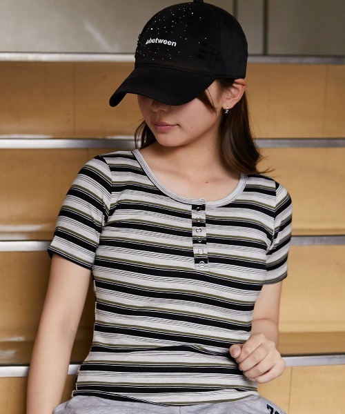 GORGE(ゴージ)の「《フロントボタン×テレコ素材》カットソー/カジュアル/Y2K/春夏/全5色(Tシャツ/カットソー・レディース・ブラック×ホワイト/マルチ/ブラック/杢グレー/オフホワイト・F)」の5枚目の写真