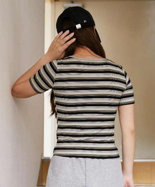 GORGE(ゴージ)の「《フロントボタン×テレコ素材》カットソー/カジュアル/Y2K/春夏/全5色(Tシャツ/カットソー・レディース・ブラック×ホワイト/マルチ/ブラック/杢グレー/オフホワイト・F)」の17枚目の写真