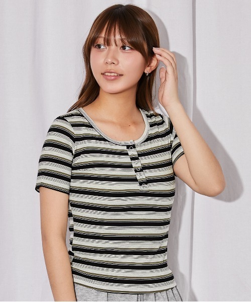 GORGE(ゴージ)の「《フロントボタン×テレコ素材》カットソー/カジュアル/Y2K/春夏/全5色(Tシャツ/カットソー・レディース・ブラック×ホワイト/マルチ/ブラック/杢グレー/オフホワイト・F)」の16枚目の写真