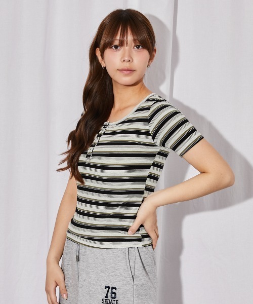 GORGE(ゴージ)の「《フロントボタン×テレコ素材》カットソー/カジュアル/Y2K/春夏/全5色(Tシャツ/カットソー・レディース・ブラック×ホワイト/マルチ/ブラック/杢グレー/オフホワイト・F)」の15枚目の写真