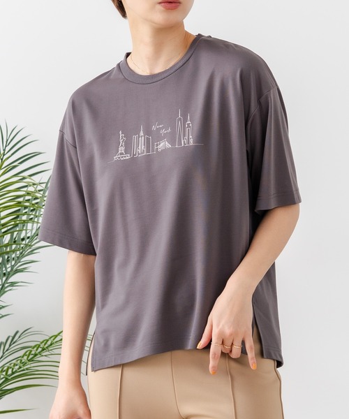 fort point(フォーポイント)の「【C-FORTPOINT/フォートポイント】【接触冷感 ひんやり涼しい】冷感スムース素材 プリントTシャツ ルーズシルエット なめらか 落ち感 ニュアンスカラー 大人カジュアル(Tシャツ/カットソー・レディース・チャコールグレー/ブラック/オフホワイト/ブルー・FREE)」の1枚目の写真