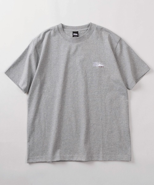 FIRST DOWN（ファーストダウン）の「【76】【FIRST DOWN USA/ファーストダウン USA】ワンポイントロゴ刺繍  無地 クルーネックTシャツ（Tシャツ/カットソー・メンズ・ホワイト/グレー/ブラック・S/L/M）」の5枚目の写真
