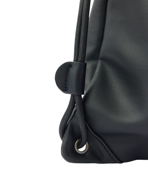 X-girl（エックスガール）の「XG EMBLEM FAUX LEATHER KNAPSACK（バックパック/リュック・レディース・ブラウン/ブラック・ONE SIZE）」の13枚目の写真