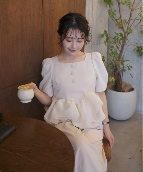 LE'RURE(リルアー)の「Whip peplum half sleeve tops(Tシャツ/カットソー・レディース・アイボリー/グレー/ブラック/ブラウン・MEDIUM/SMALL/LARGE)」の5枚目の写真